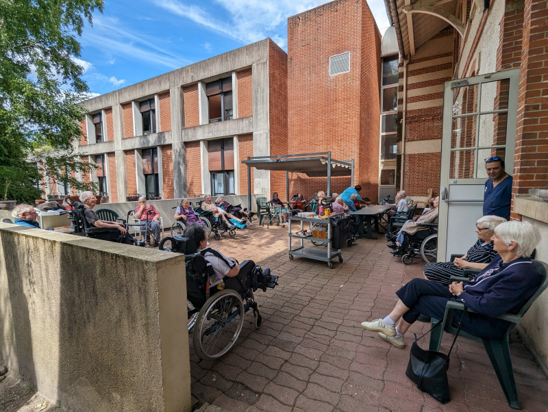 Jeux en terrasse et goûter en extérieur le 17 juillet