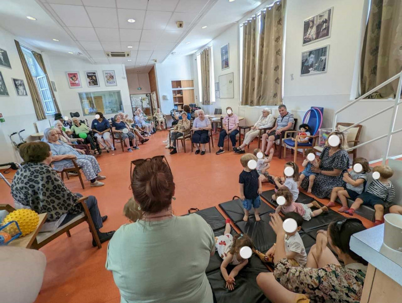 Atelier intergénérationnel avec le Relais Petite Enfance d’Avon