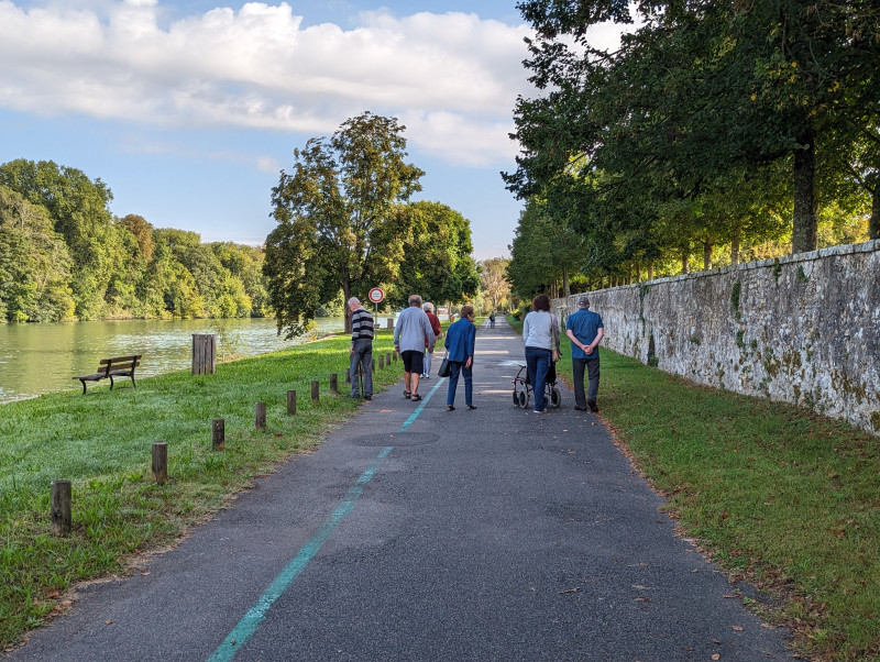 Promenade en bord de Seine