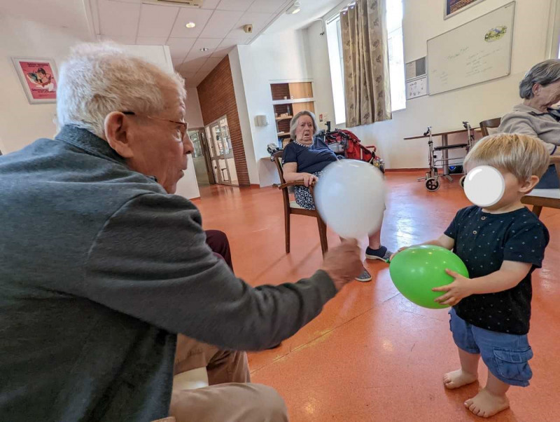 Atelier intergénérationnel avec le Relais Petite Enfance d’Avon